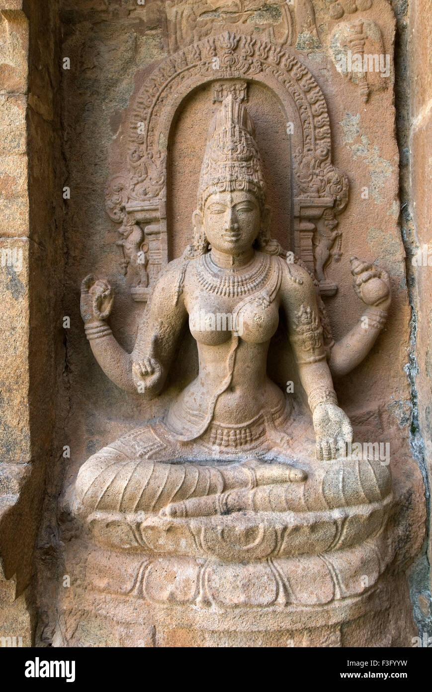 11e siècle statue de Saraswati Brihadishvara temple Gangaikondacholapuram ; ; ; Tamil Nadu Inde Banque D'Images