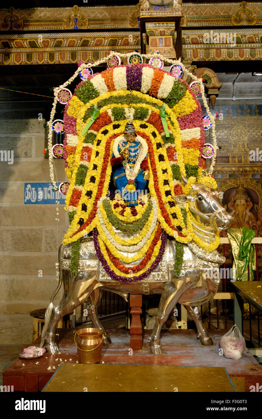 Décorées déesse Parvati monté argent rishaba vahanam festival Ganesh Sri Karpaga Pillaiyarpatti vinayagar temple Ganesha Banque D'Images