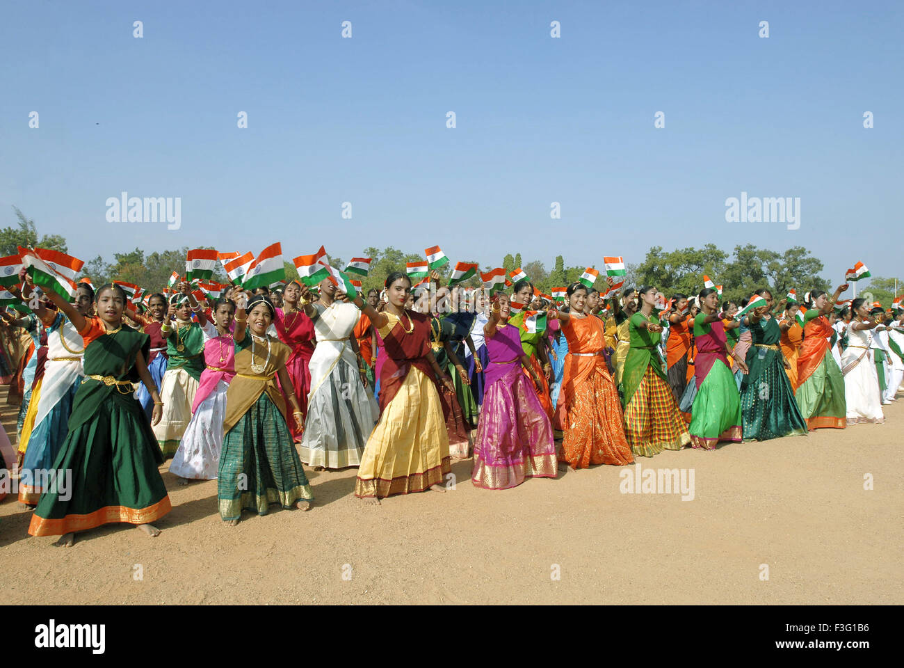 Les femmes qui exécutent la danse de groupe dans un programme spécial ; l'Inde ; Kerala Banque D'Images