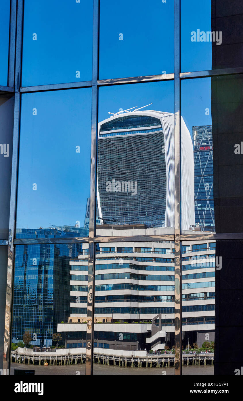 Le talkie walkie et la râpe à fromage, City of London, UK Banque D'Images