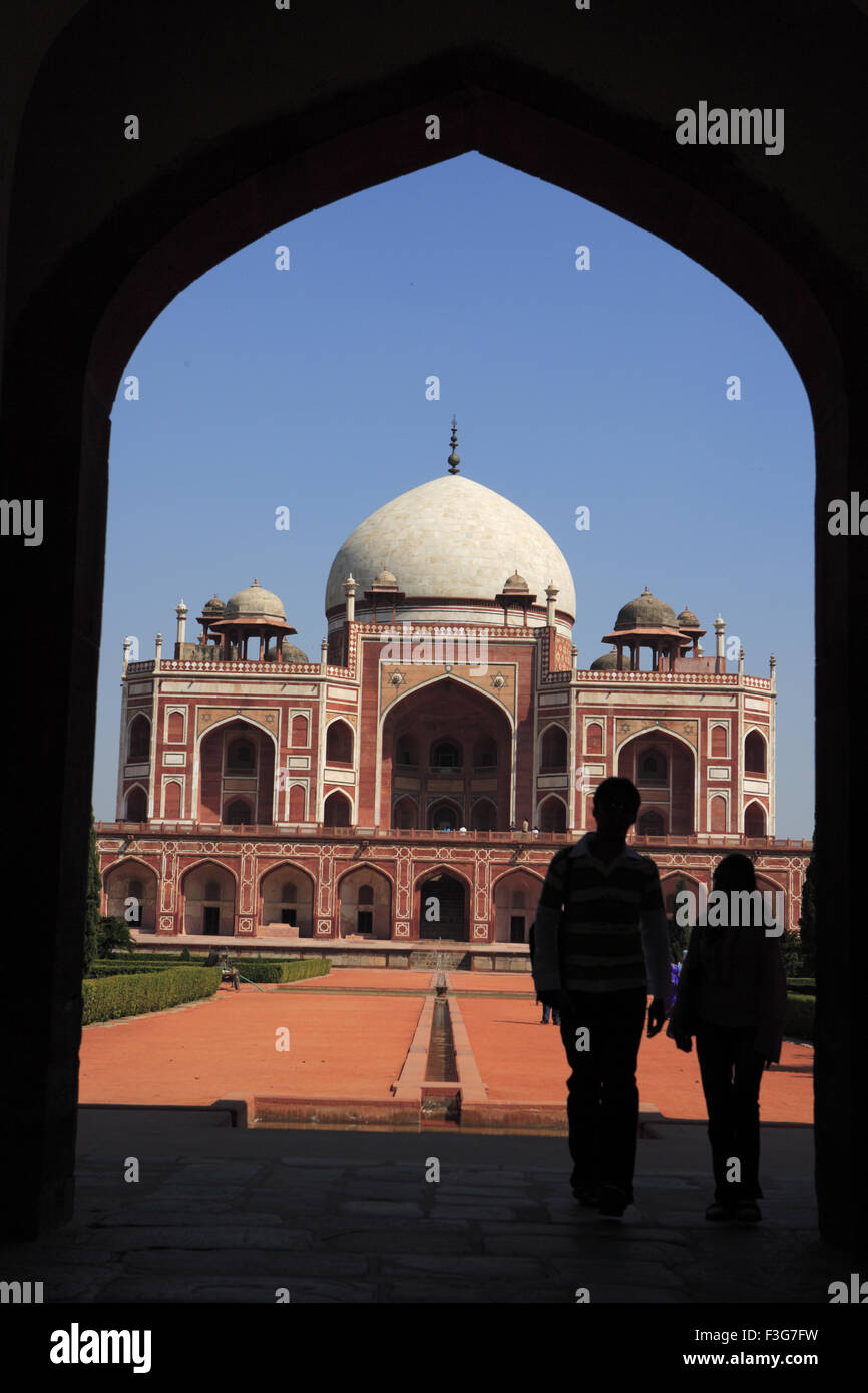 Humayuns tomb par arch construit en 1570 en grès rouge fait l'influence perse sous-continent indien Delhi Banque D'Images