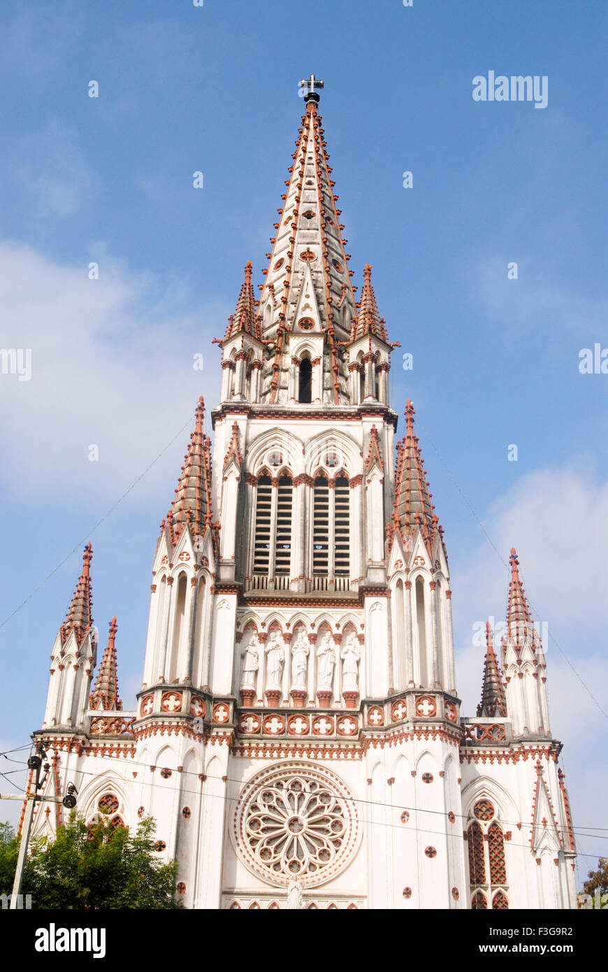 Façade richement décorée de l'église Notre Dame de Lourdes ; ; ; Trichy Tiruchirappalli Teppakulam Tamil Nadu ; Inde ; Banque D'Images