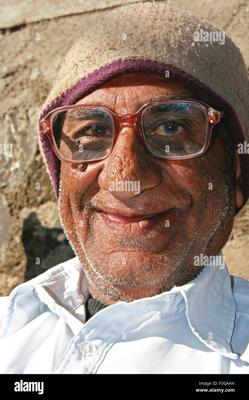 Old man wearing glasses Banque de photographies et d images