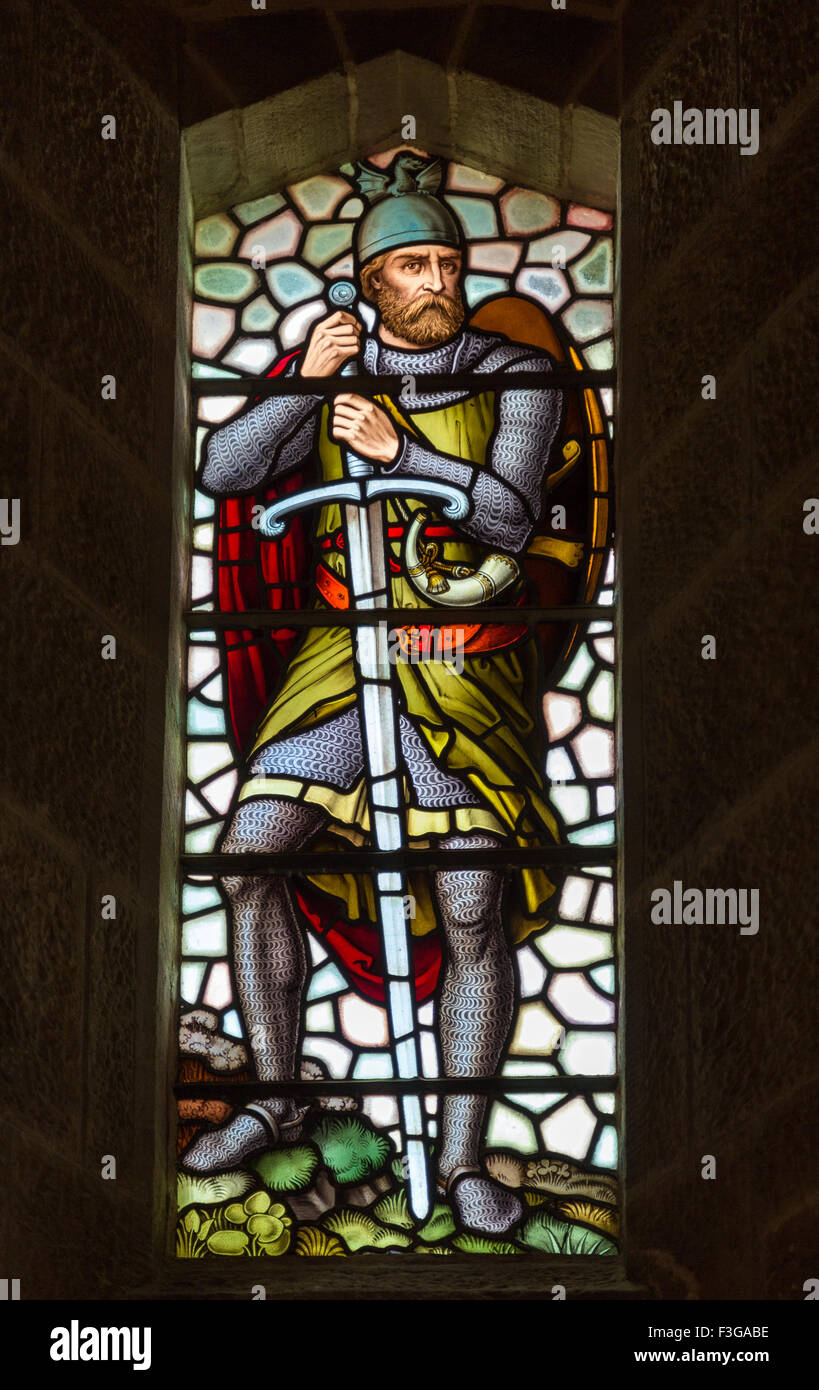 Un vitrail figure de William Wallace à l'intérieur du Monument National à Wallace sur Abbey Craig, Stirling en Écosse. Banque D'Images