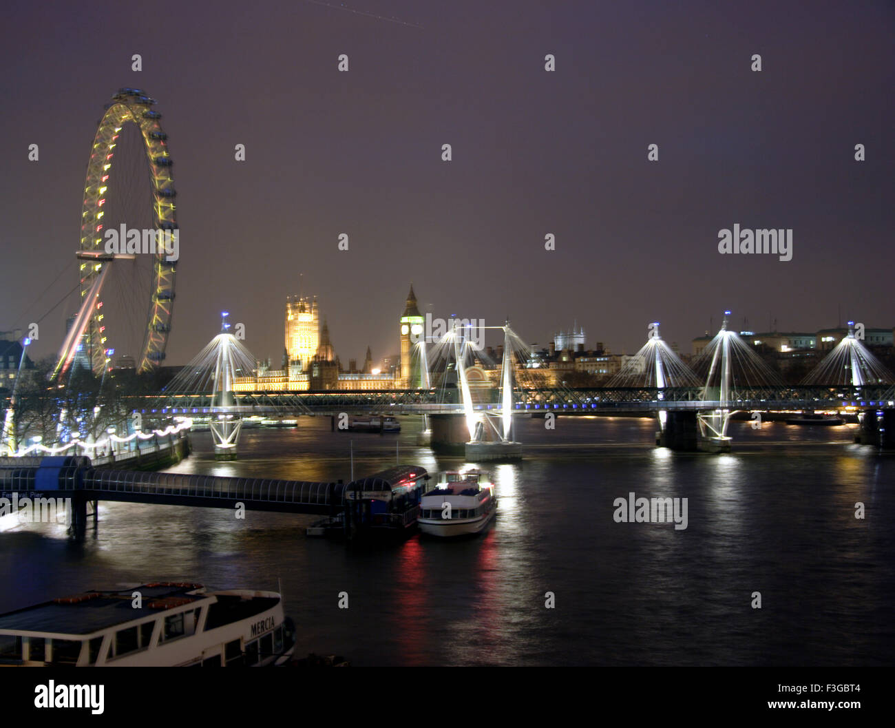 Vue de la nuit de Londres avec le London Eye et la rivière Thames, rivière pont éclairé avec Londres Royaume-Uni Royaume-Uni Angleterre Banque D'Images