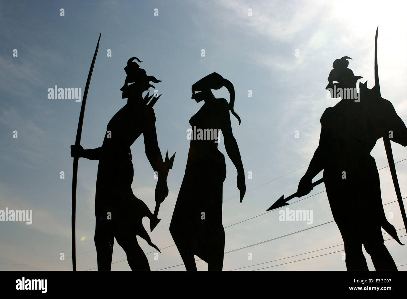 Sita Ram Laxman Hindu dieux mythologiques dans la découpe de silhouettes à partir de plaques d'acier à Panchvati ; ; ; Maharashtra Nasik Inde Banque D'Images