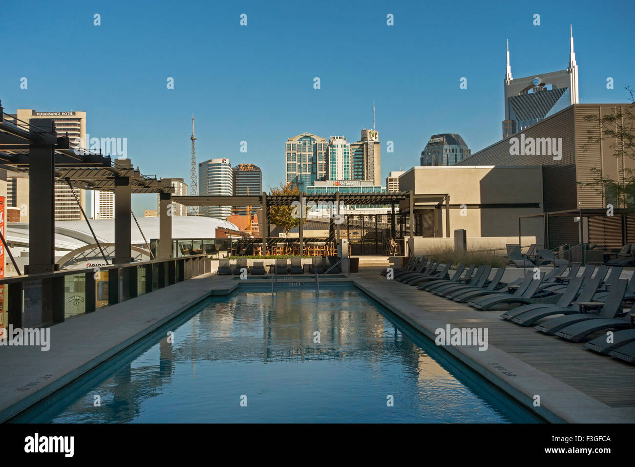 Le centre de Nashville TN vue depuis la piscine du toit de l'hôtel Omni Banque D'Images