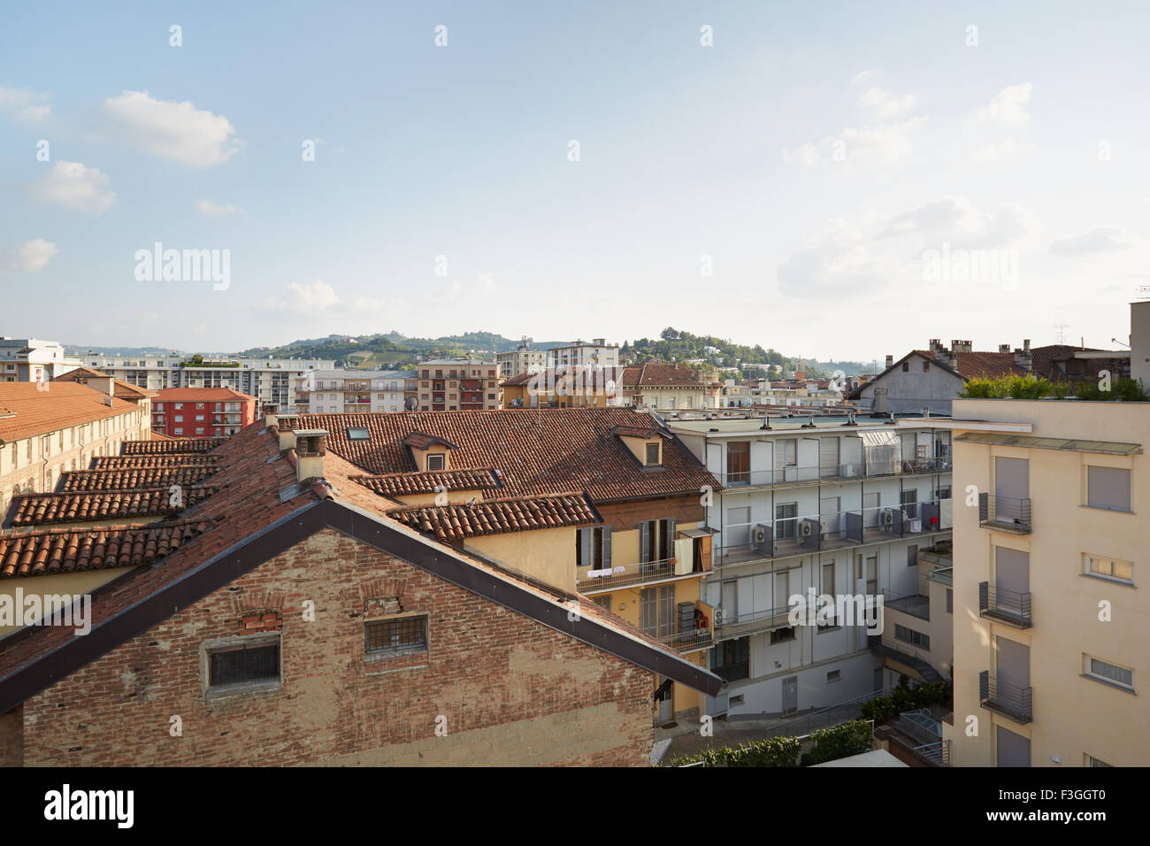 Alba toits du centre-ville en Piémont, Italie Banque D'Images
