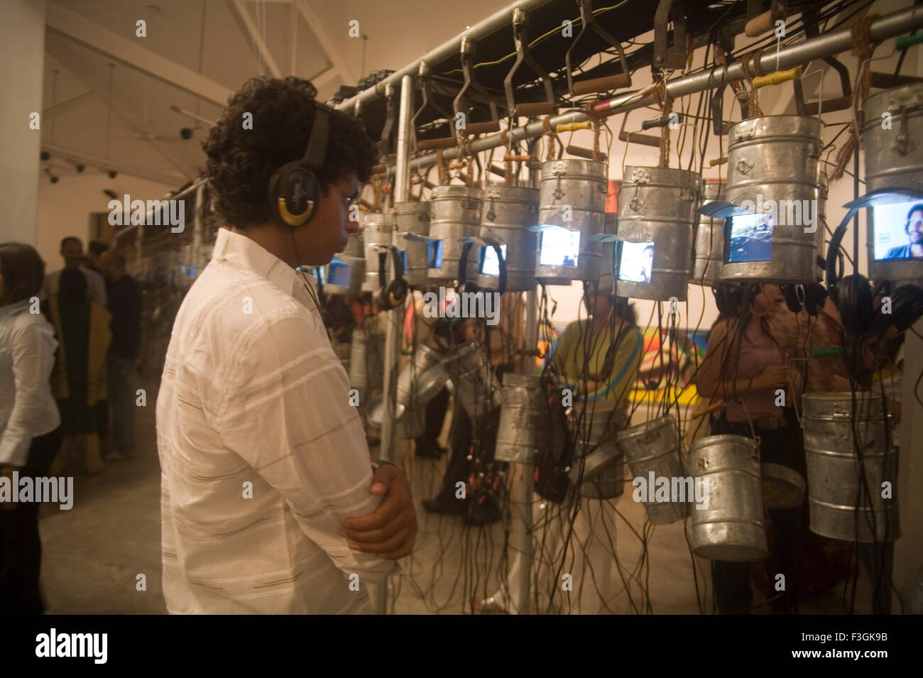 Film vu Snehil installé lunch box Bose Krishnamachari Artiste contemporain exposition Bombay Mumbai Banque D'Images