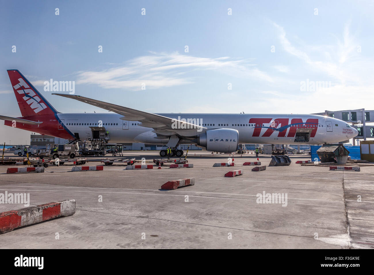 Brésilienne TAM Airlines Boeing 777-300ER à l'aéroport de Francfort. Banque D'Images