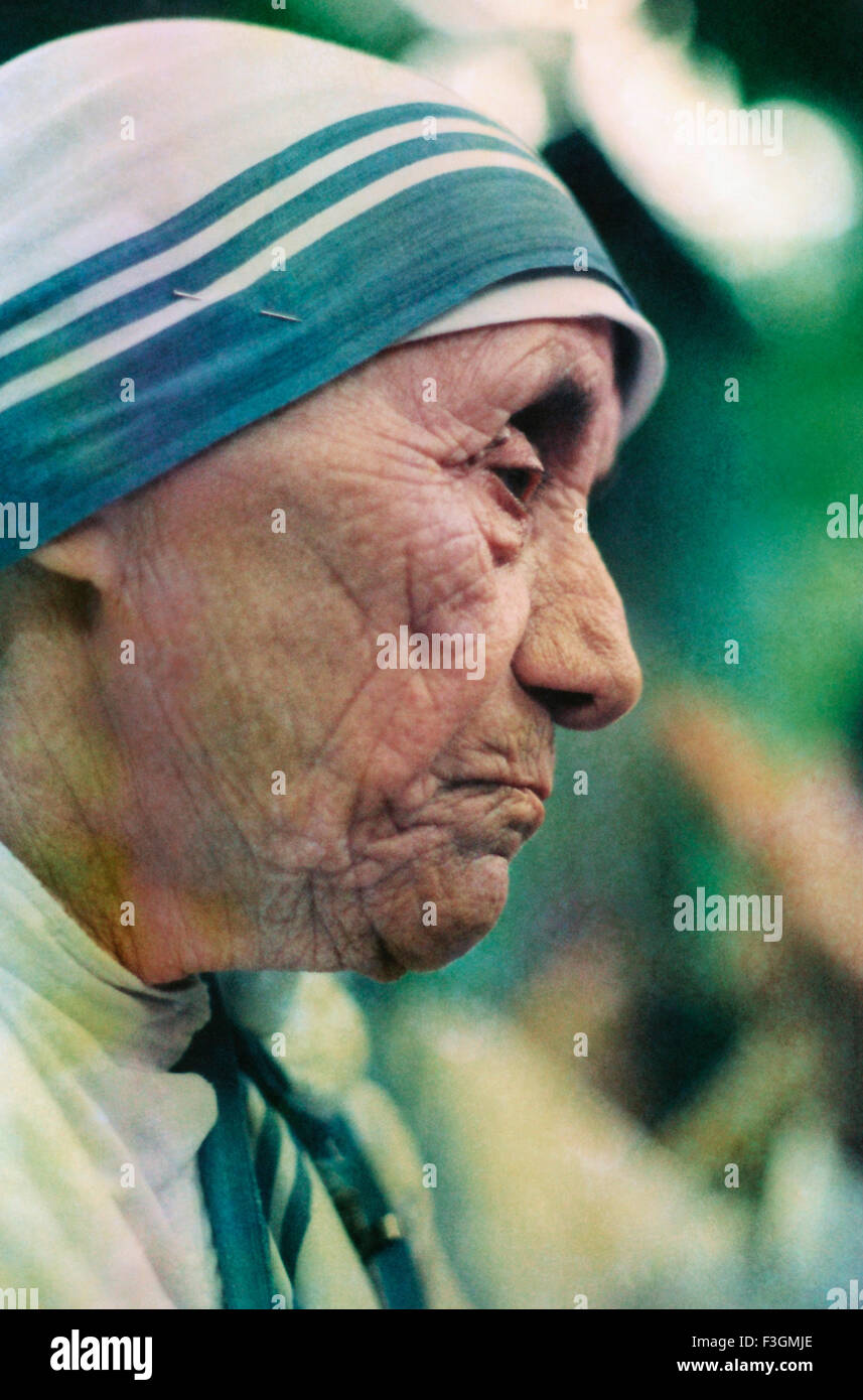 Mère Teresa dans humeur pensive Banque D'Images