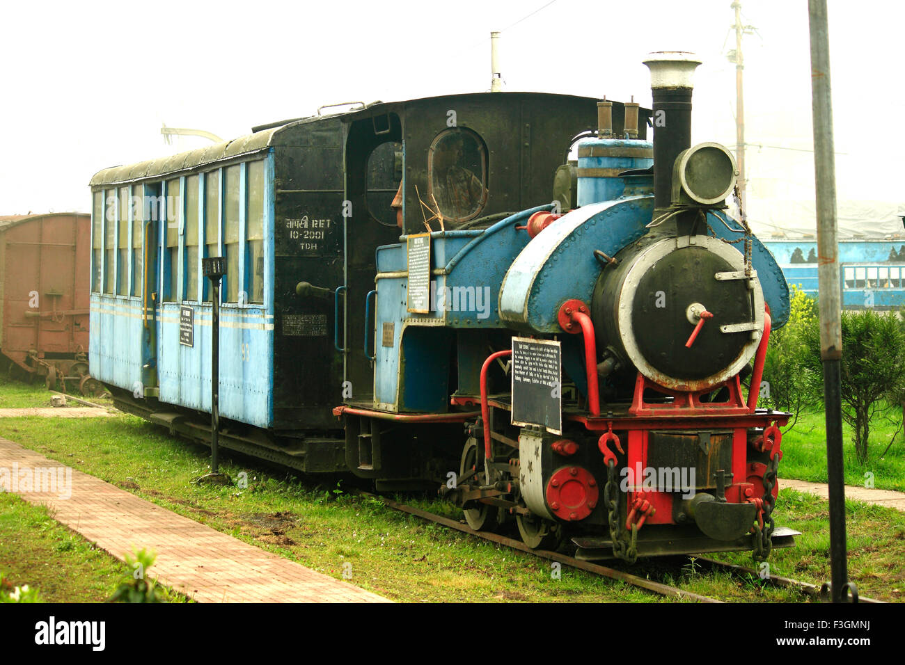 Petit train à l'heure actuelle il n'est pas utilisé mis de côté à la station de Ghum Darjeeling ; ; ; l'ouest du Bengale en Inde Banque D'Images