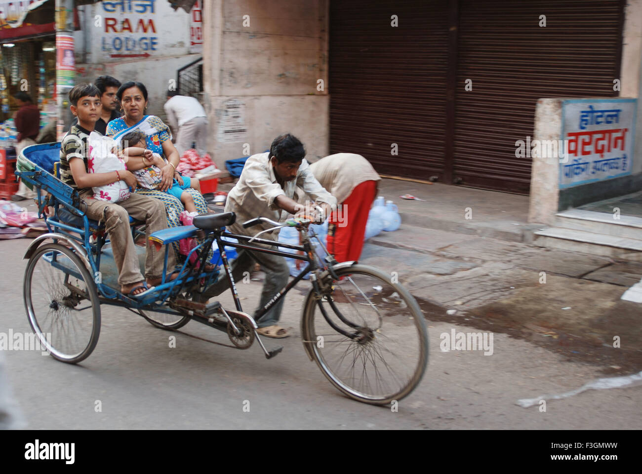 Pousse-pousse ; cycle ; Haridwar Uttar Pradesh en Inde ; Banque D'Images