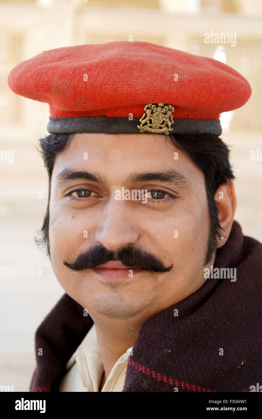 Homme indien portant une casquette de béret ; Rajasthan ; Inde ; Asie ; MR#704 Banque D'Images