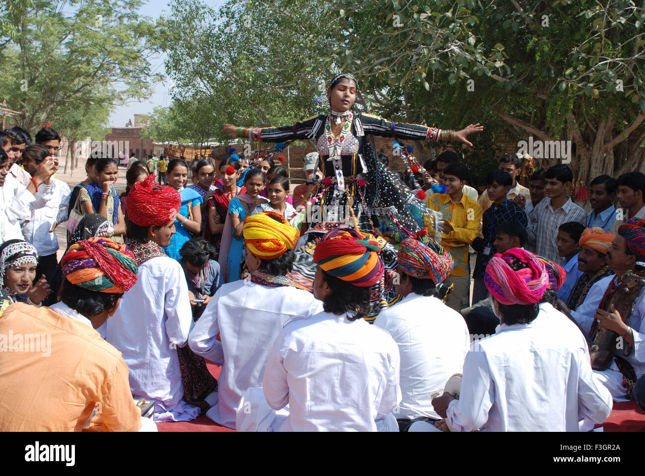 Les personnes bénéficiant de kalbelia ; Folk ; danse ; Jodhpur Rajasthan Inde ; Banque D'Images