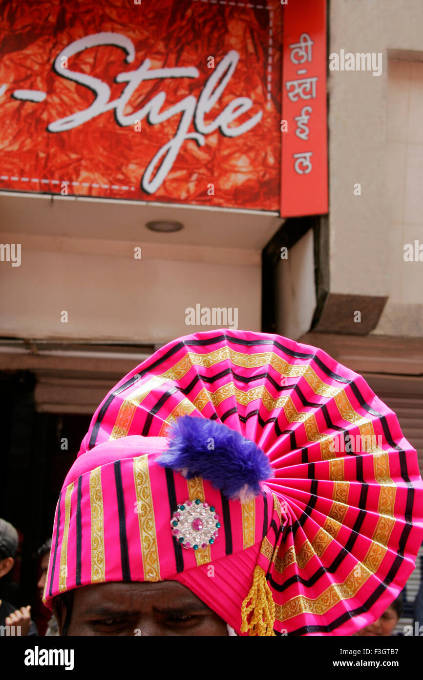 Décorées de couleurs élégantes coiffures topi festival immersion avertir le dieu Ganesh ganpati Pune Maharashtra Banque D'Images