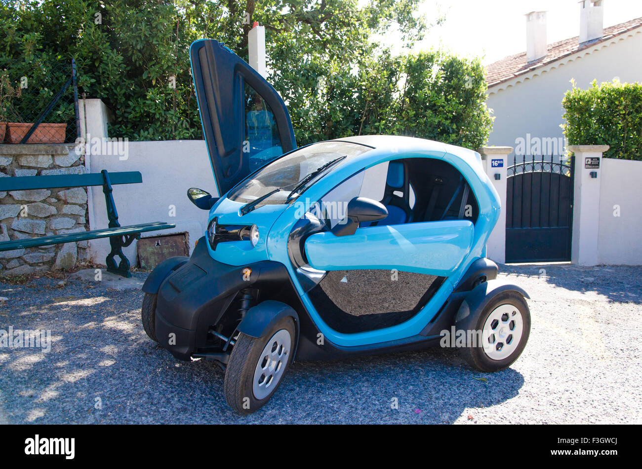Electric car brand renault twizy Banque de photographies et d'images à  haute résolution - Alamy