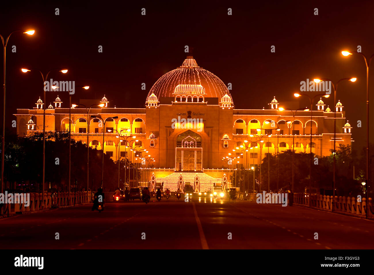Assembly hall éclairé Vidhan Sabha Assemblée législative ; Jaipur Rajasthan ; Inde ; Banque D'Images