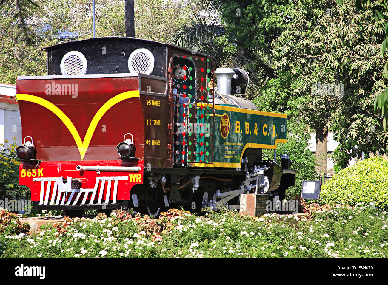 Ancien moteur au rail central Mumbai terminus à la Dre Anand Nair Marg appelé comme route Lamington ; Bombay Mumbai Banque D'Images