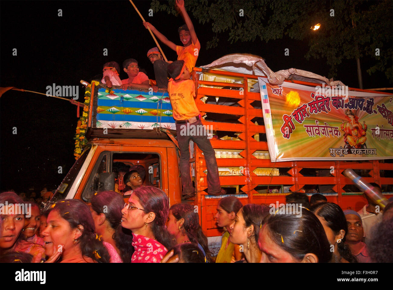Ganesh festival, camion avec Lord Ganpati idol pour immersion, Mulund, Mumbai, Inde Banque D'Images