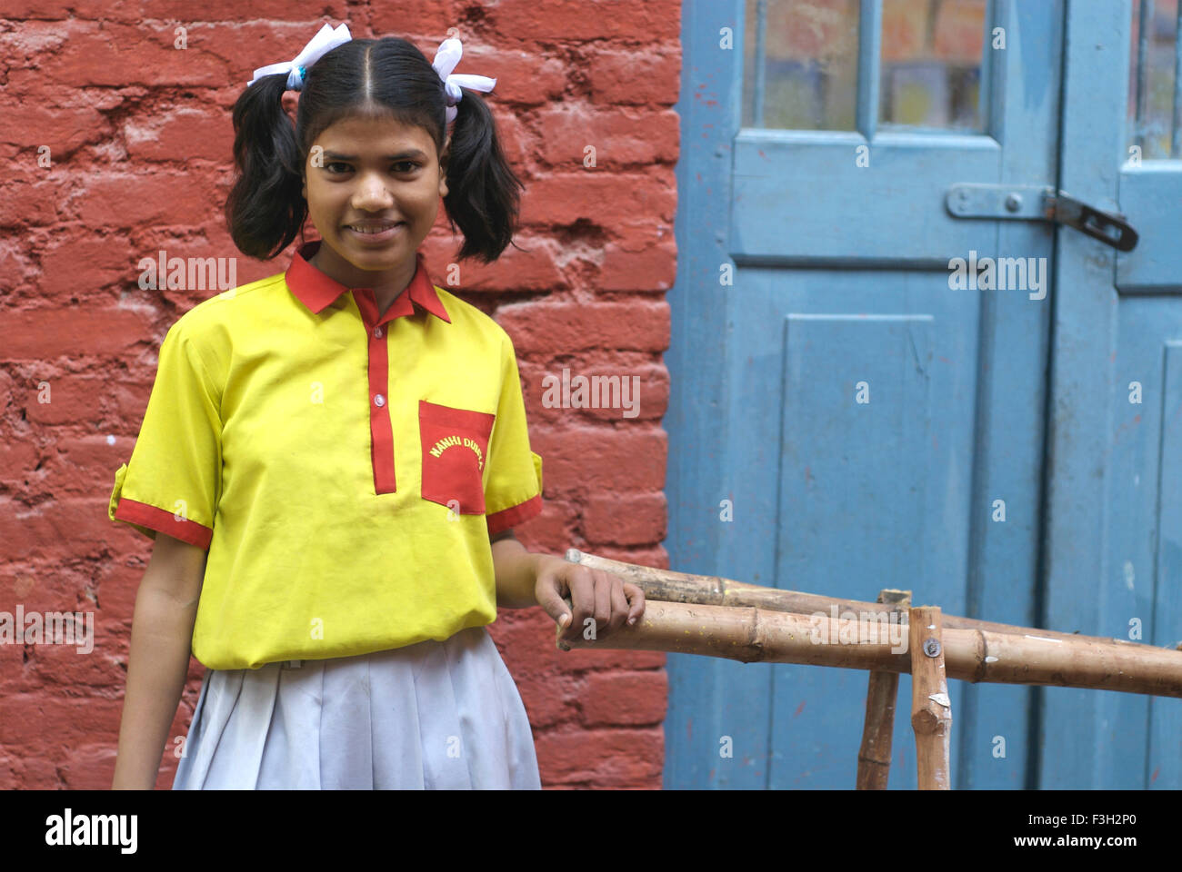 Fille scolaire à l'école Nanhi Dunya ; École Doon ; Dehradun ; Dera Doon, Uttariscal,Uttarakhand, Inde, Asie, asiatique, Indien ;M. NO 711 Banque D'Images