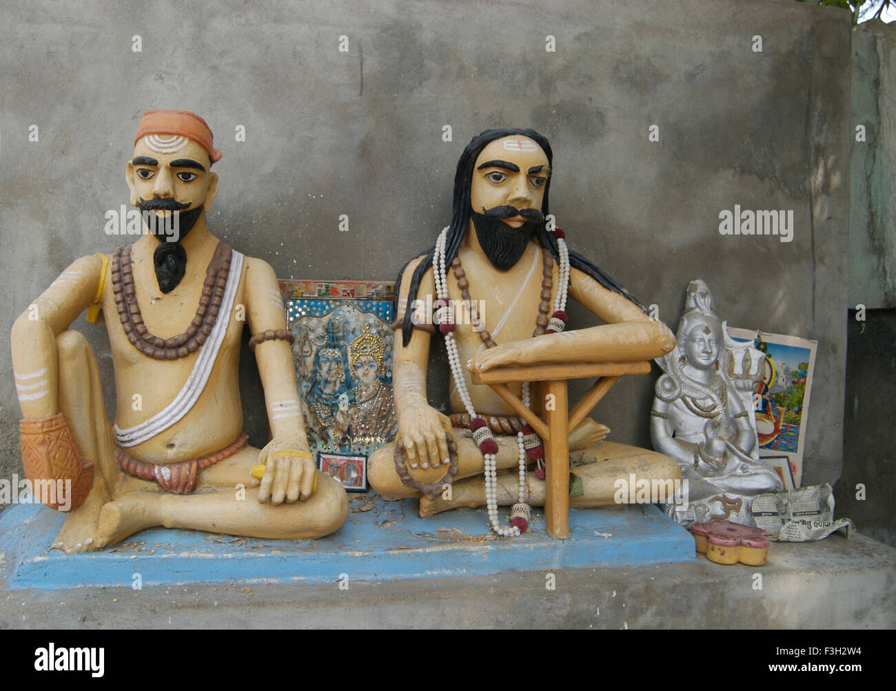 Des statues dans Bhadeshwar temple Anjar aspects de Shiva Le sanctum de temple en 10e siècle ; Anjar ; ; ; Inde Gujarat Kutch Banque D'Images