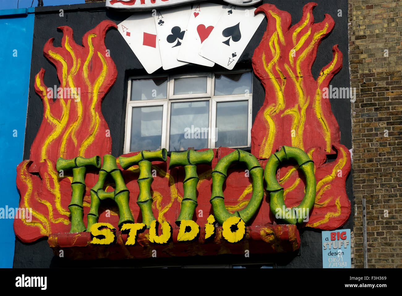Piercing & Tattoo Studio à Camden Town market ; Londres ; Royaume-Uni Royaume-Uni Angleterre Banque D'Images