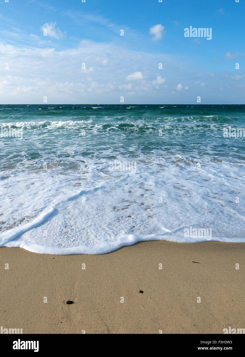 Plage de Porthmeor vagues de St Ives, Cornwall en Angleterre. Banque D'Images