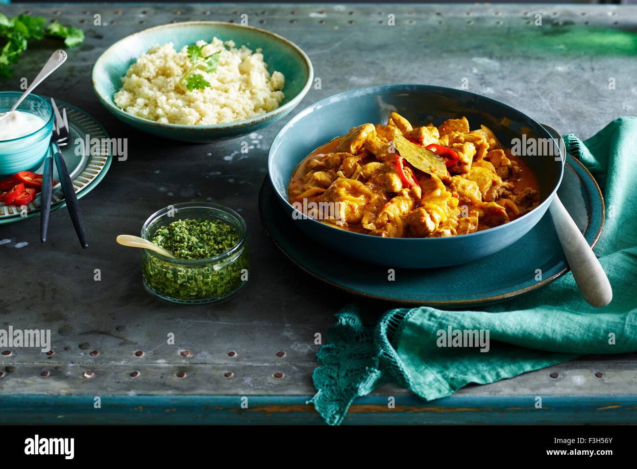 Noix de Coco Poulet au curry indien, Riz Chou-fleur Banque D'Images