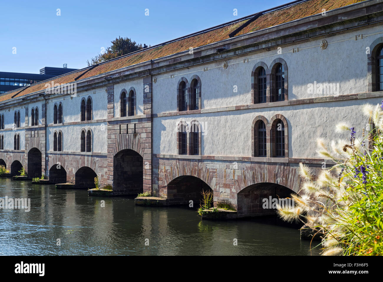 Le Barrage Vauban / Barrage Vauban sur l'Ill à Strasbourg, Alsace, France Banque D'Images Le Barrage Vauban / Barrage Vauban sur l'Ill à Strasbourg, Alsace, France Banque D'Images
