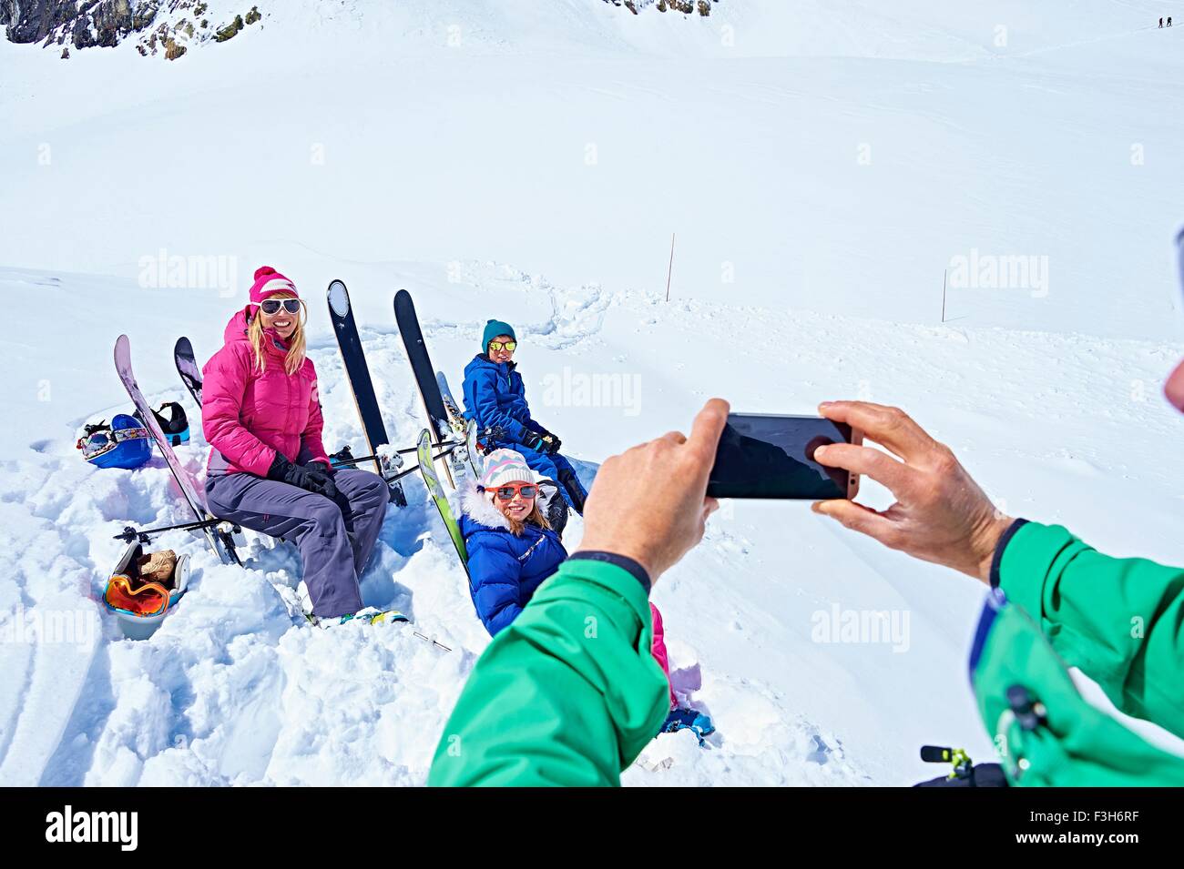 Photo de famille sur le voyage de ski, Chamonix, France Banque D'Images