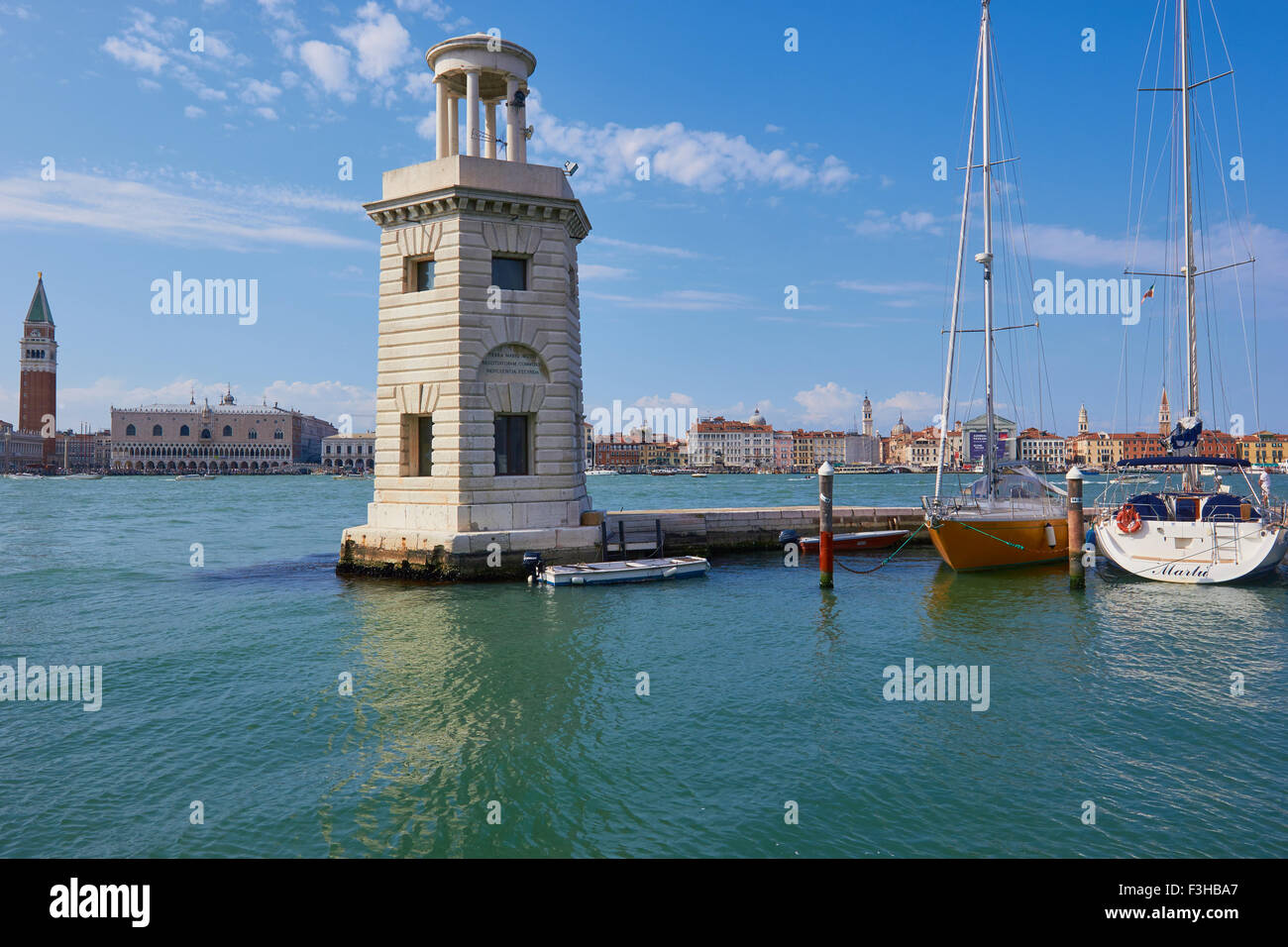 Venise y compris la tour de St Marks de l'île de San Giorgio Maggiore Veneto Italie Europe Banque D'Images