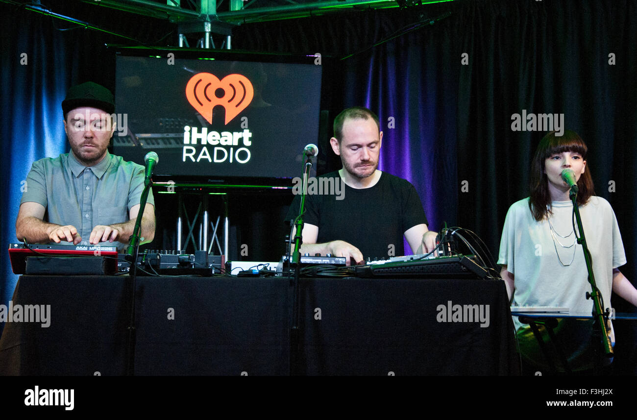 Bala Cynwyd, Pennsylvania, USA. 1er octobre 2015. (L à R) Martin Doherty, Iain Cook et Lauren Mayberry de électronique écossais Banque D'Images