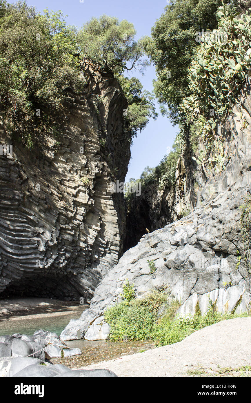 Les roches de la gorge de l'Alcantara en Sicile, Italie. Banque D'Images