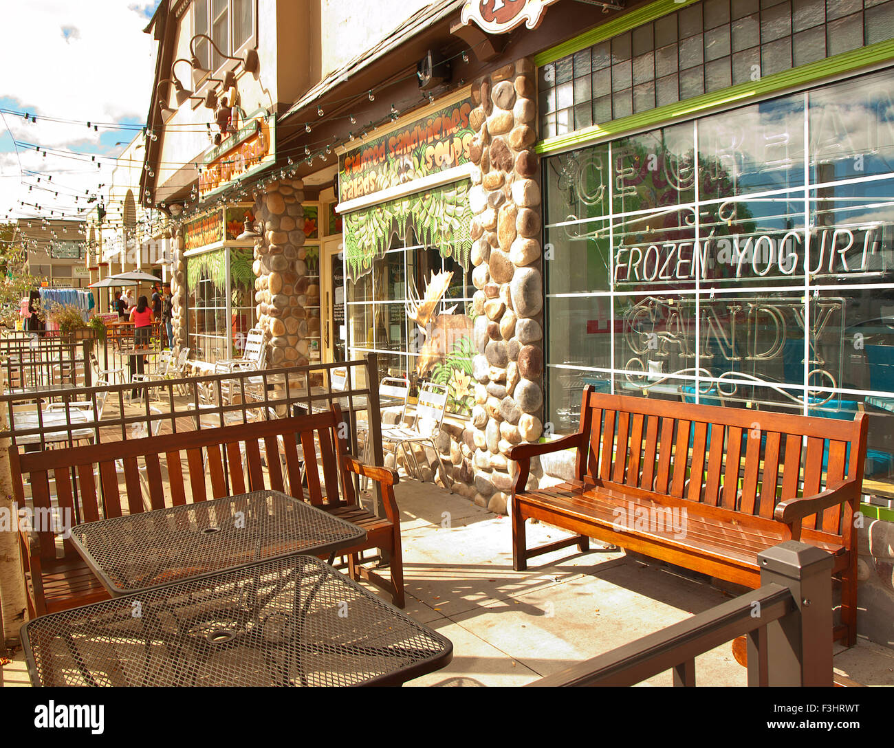 Lake George, New York, USA. Le 20 septembre 2015. Store fronts le long de la Route 9 dans le centre-ville de Lake George, New York Banque D'Images