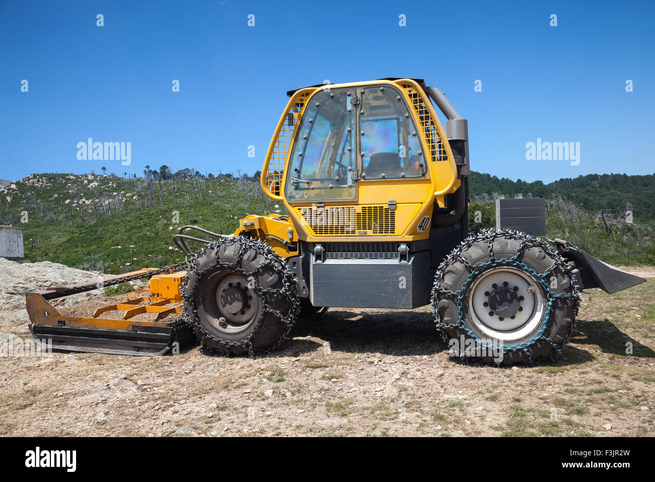 Tracteur jaune pour les travaux routiers, side view Banque D'Images