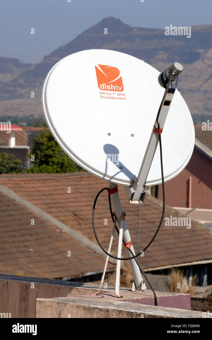 Téléviseur antenne de télévision sur terrasse au village Otur District Pune Taluka Junnar Maharashtra Inde asie Banque D'Images