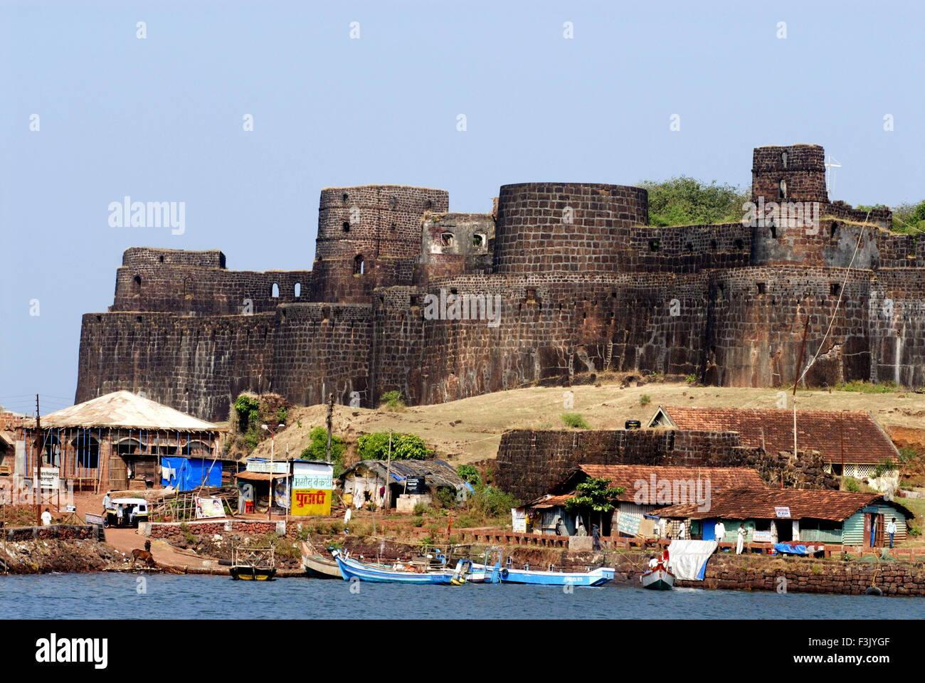 De solides bastions et remparts du fort construit par le roi Judet Bhoj en l'an 1195 à 1205 l'Inde Maharashtra Sindhudurg Banque D'Images