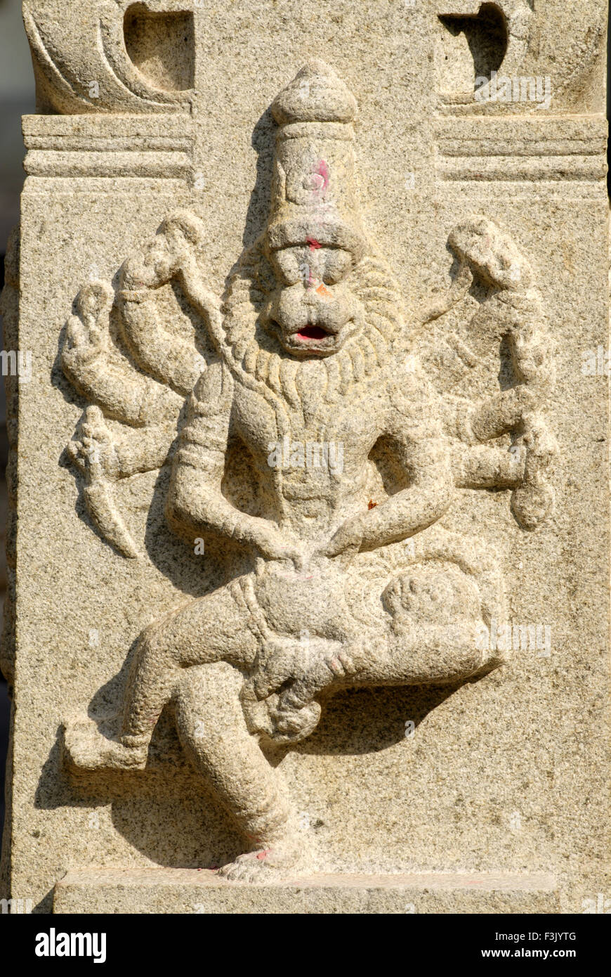 Man lion Narsingha quatrième incarnation seigneur Vishnu mi-lion mi-homme Hiranyashashipu démon mort sri Mahakali Ambalpadi karnataka inde Udupi Banque D'Images