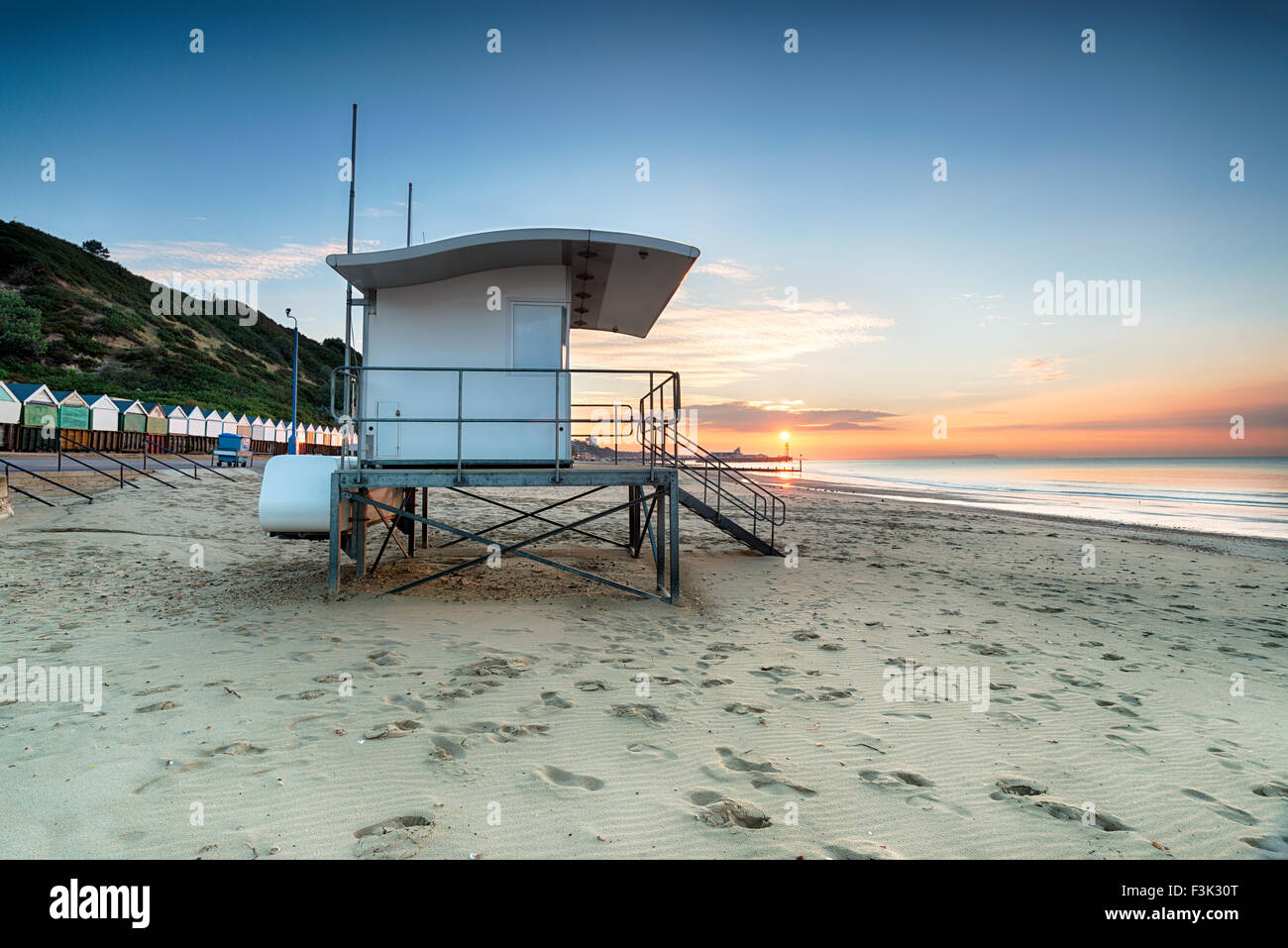 Beau lever de soleil sur la plage de Bournemouth sur la côte du Dorset Banque D'Images