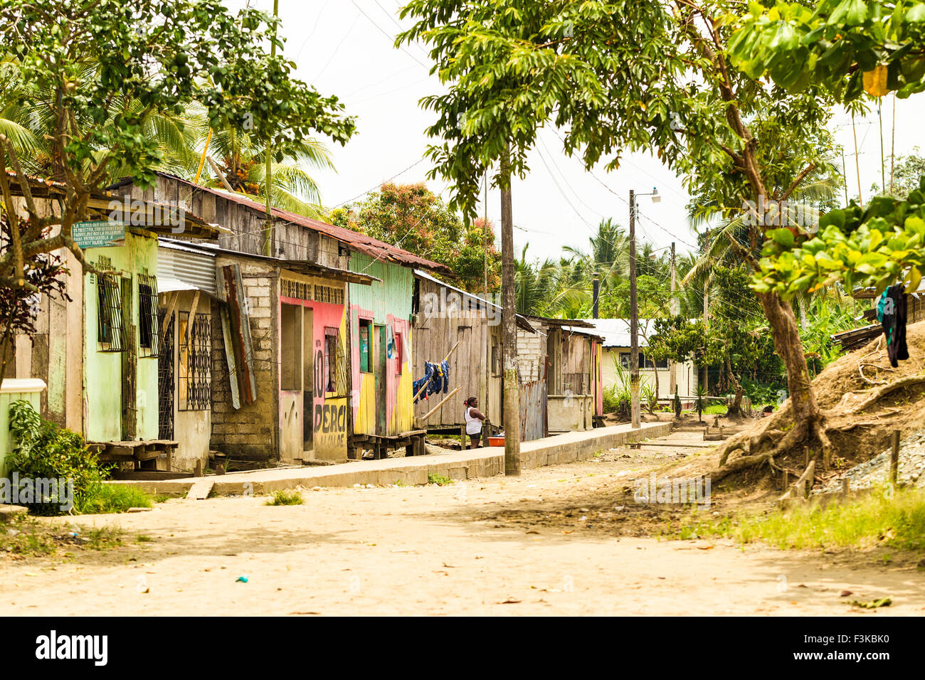 Des cabanes de bois et de la pauvreté en Côte équatorienne Banque D'Images