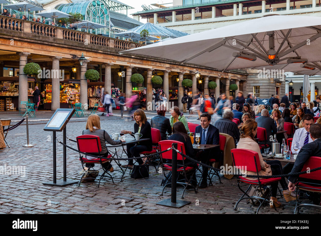 Un restaurant à la Piazza, Covent Garden, Londres Banque D'Images