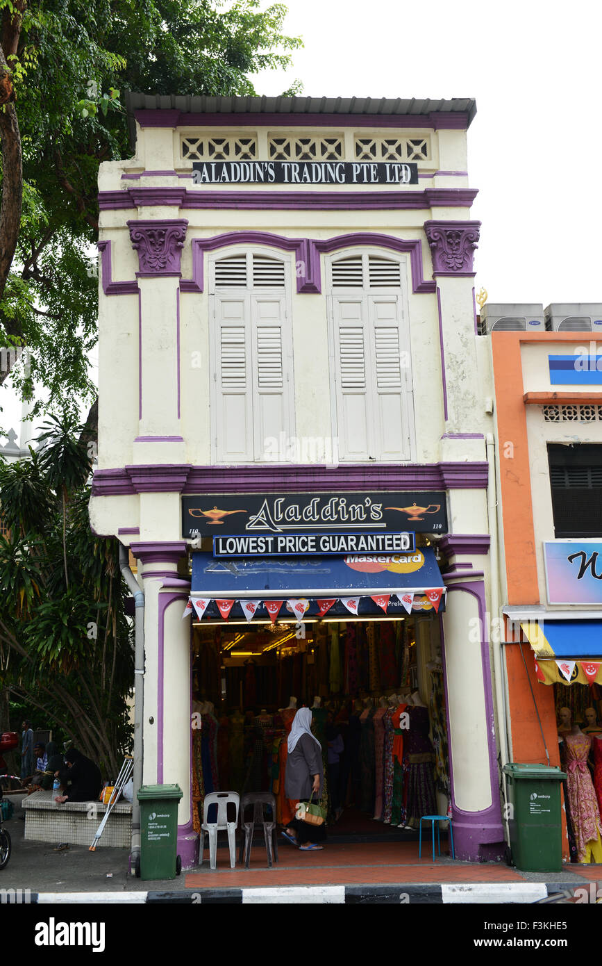 Beaux vieux bâtiments sur la rue arabe dans la région de Kampong Glam, Singapour. Banque D'Images