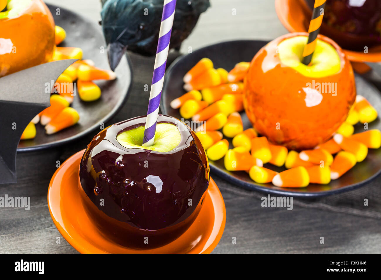 Orange fait main Candy Apples pour Halloween. Banque D'Images