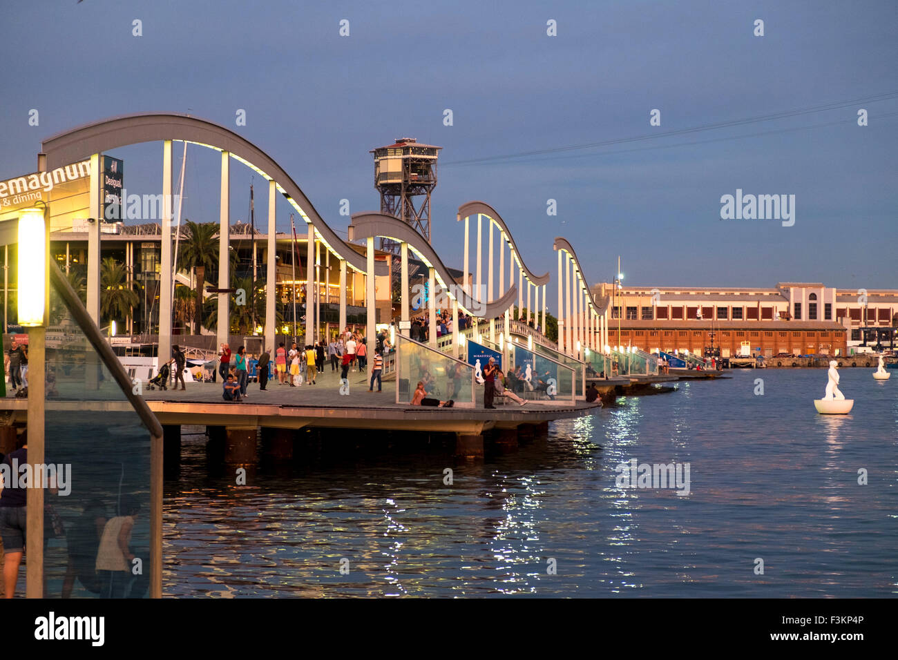 Rambla del Mar en Port Vell, un port de mer à Barcelone, Espagne Banque D'Images