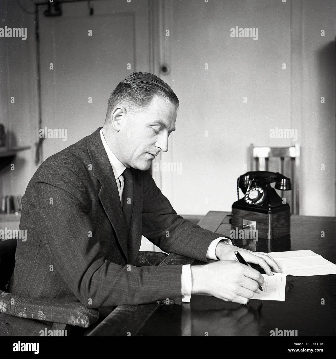 Historique 1950 Un Directeur De La Compagnie électrique - 