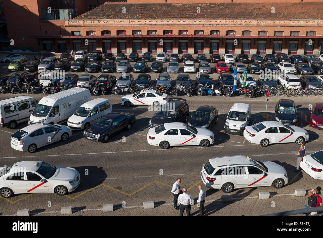 Parking à la gare Atocha de Madrid ou la gare, Espagne Banque D'Images