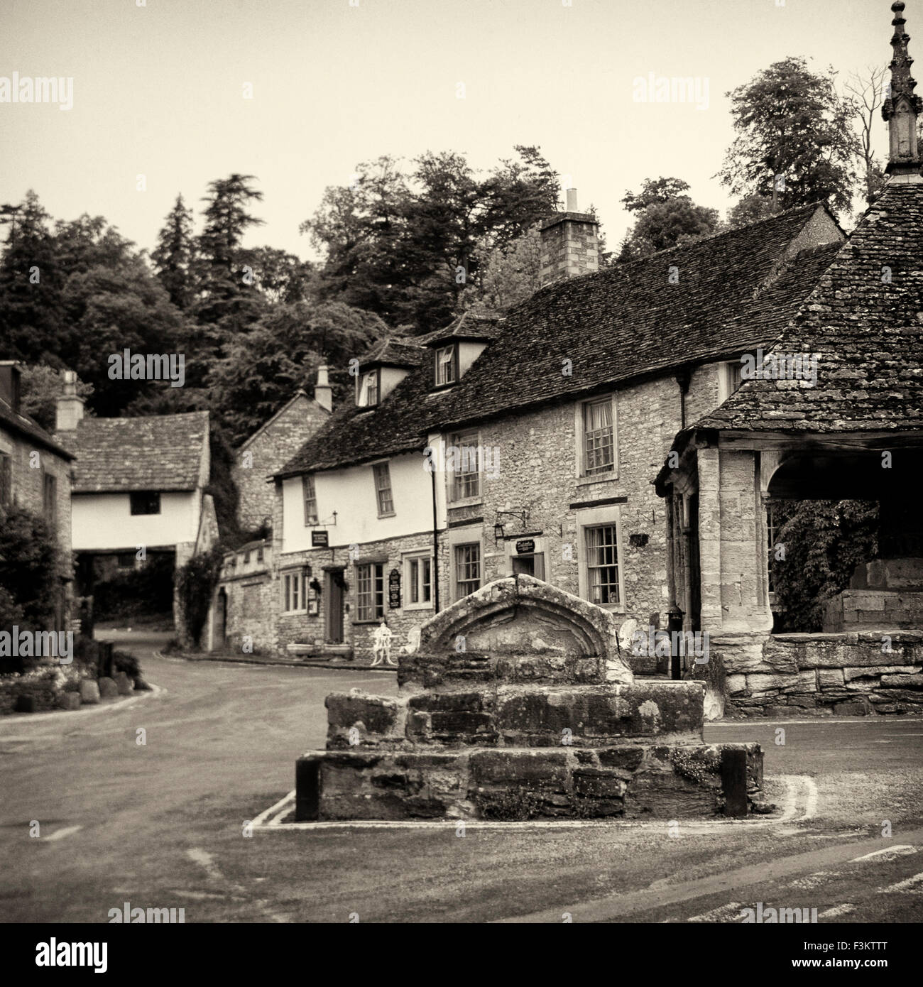 Dans le village de Castle Combe Cotswolds Banque D'Images
