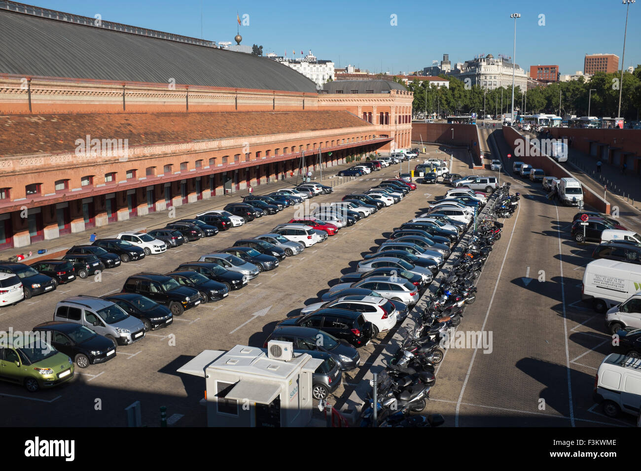 Parking à la gare Atocha de Madrid ou la gare, Espagne Banque D'Images