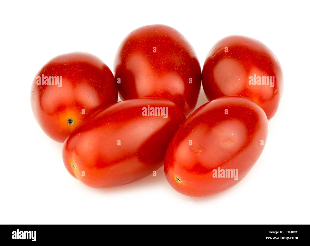 Tomates cerises dodues sur blanc Banque D'Images